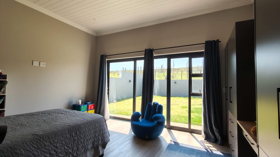 5 Bedroom Property for Sale in Outeniquasbosch Western Cape